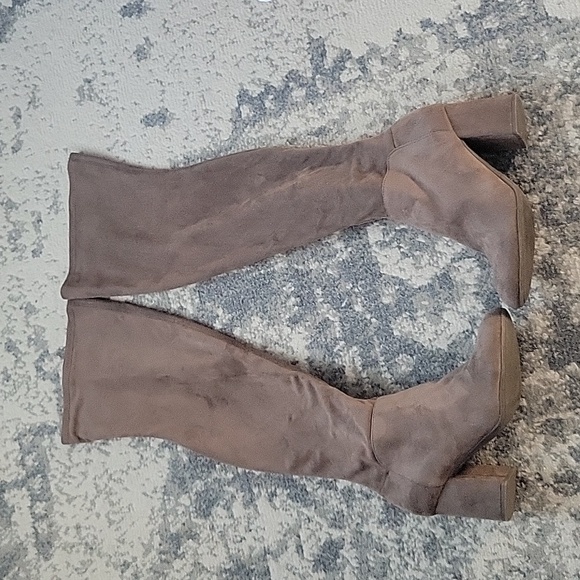 Over the knee boots - Picture 2 of 8